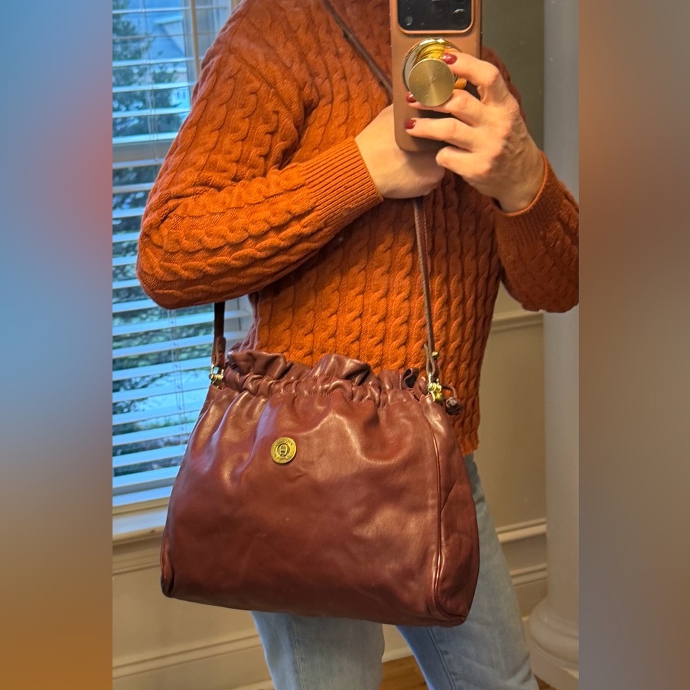 Etienne Aigner Minimalist 1970’s/80’s Burgundy Leather Bucket Shoulder Bag - Picture 2 of 16